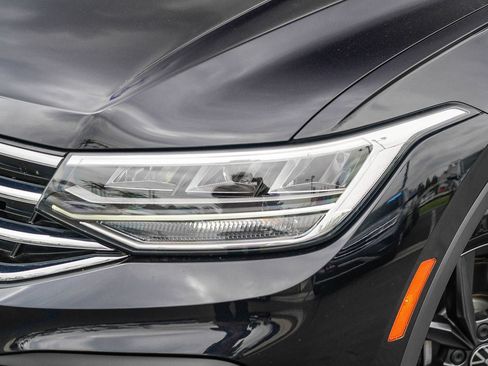 Certified 2023 Volkswagen Tiguan SE FWD image 2