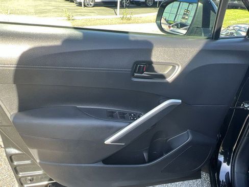 Used 2025 Toyota Corolla Cross LE image 21