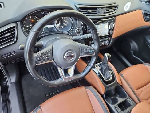 Used 2018 Nissan Rogue SL w/ Premium Package AWD/4WD image 10