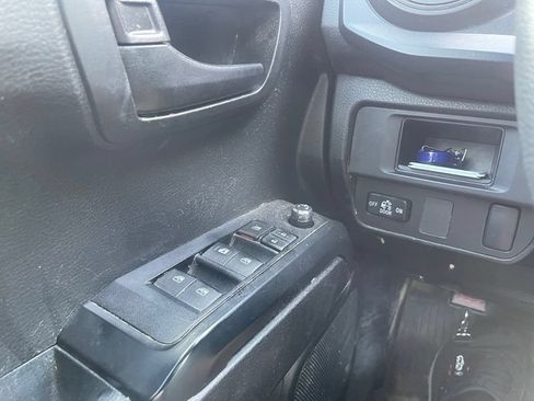 Used 2017 Toyota Tacoma SR w/ Tow Package AWD/4WD image 10
