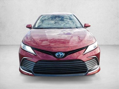 Used 2022 Toyota Camry XLE FWD image 2