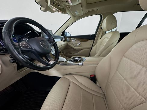 Used 2019 Mercedes-Benz GLC 350e 4MATIC w/ Driver Assistance Package image 20