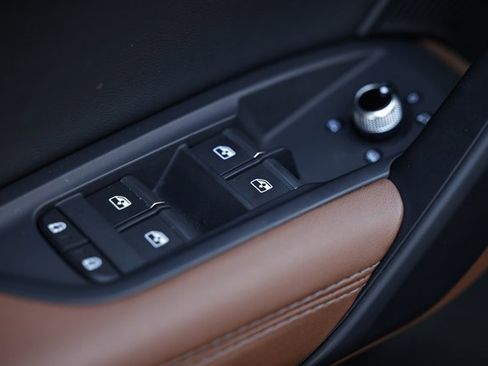 Certified 2025 Audi Q5 2.0T Premium Plus w/ Premium Plus Package image 18