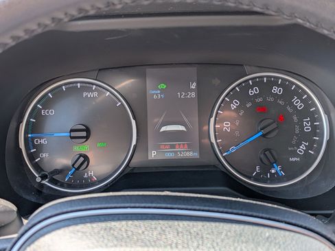 Used 2022 Toyota RAV4 XLE Premium AWD/4WD image 20