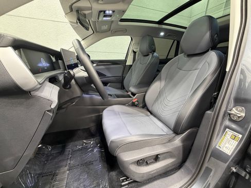Used 2026 Volkswagen Tiguan SE w/ Panoramic Sunroof Package AWD/4WD image 20