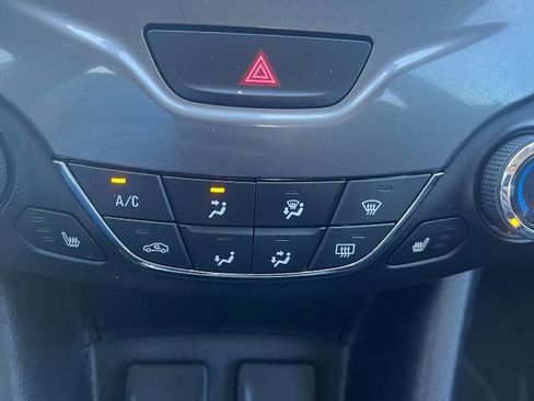 Used 2018 Chevrolet Cruze LT w/ Convenience Package FWD image 16