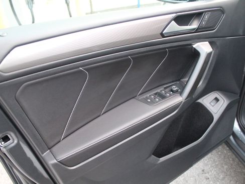 Used 2024 Volkswagen Tiguan SE R-Line image 7