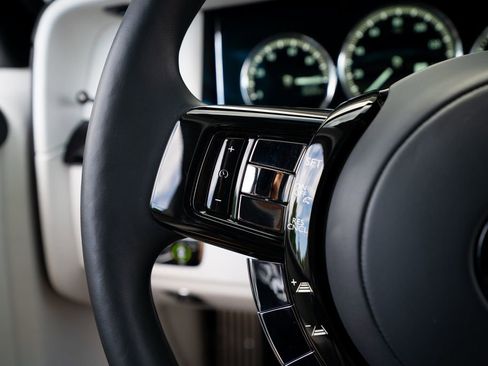 Used 2022 Rolls-Royce Phantom Sedan w/ The Phantom Package RWD image 36