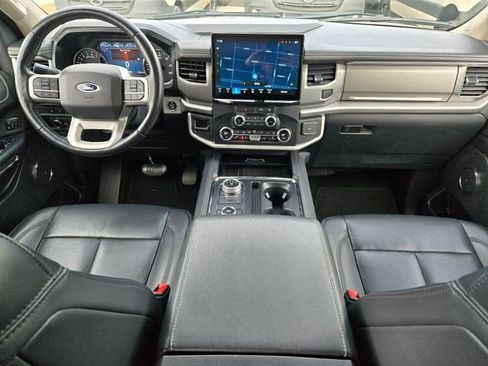 Used 2023 Ford Expedition Max XLT image 2