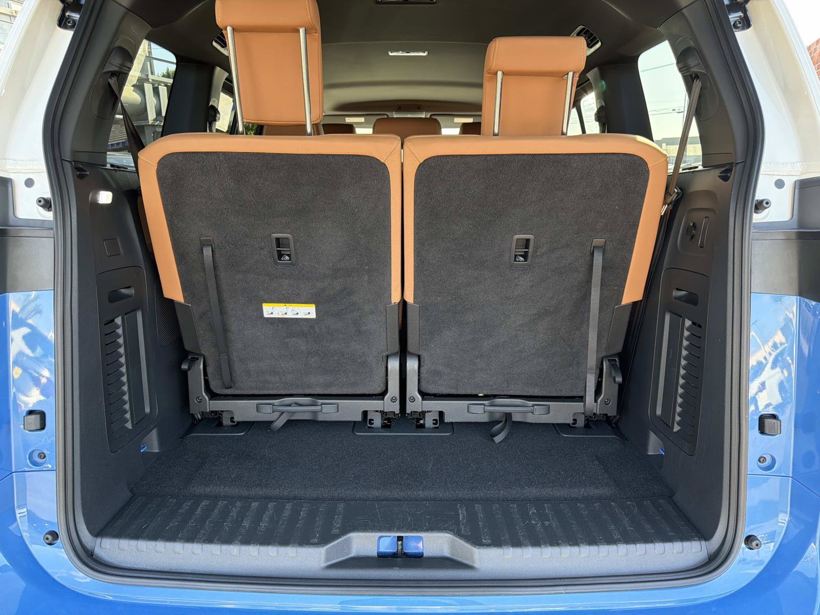 Certified 2025 Volkswagen ID. Buzz Pro S RWD image 6