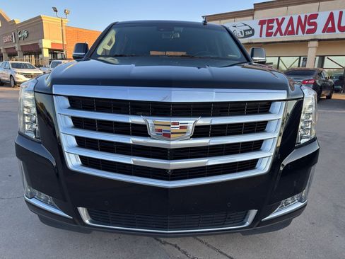Used 2019 Cadillac Escalade ESV Luxury image 4