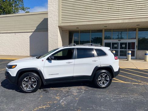 Used 2019 Jeep Cherokee Trailhawk w/ Cold Weather Group image 2