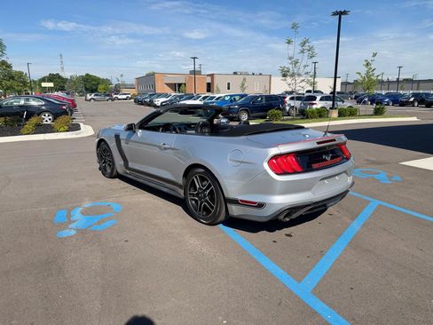 Used 2018 Ford Mustang Premium RWD image 12