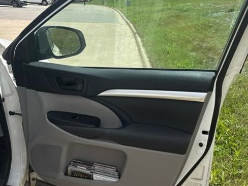 Used 2018 Toyota Highlander LE AWD/4WD image 7