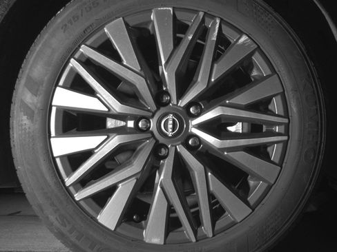 Used 2025 Nissan Altima 2.5 SV FWD image 13