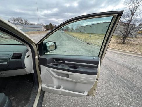 Used 2010 Dodge Grand Caravan Hero FWD image 31