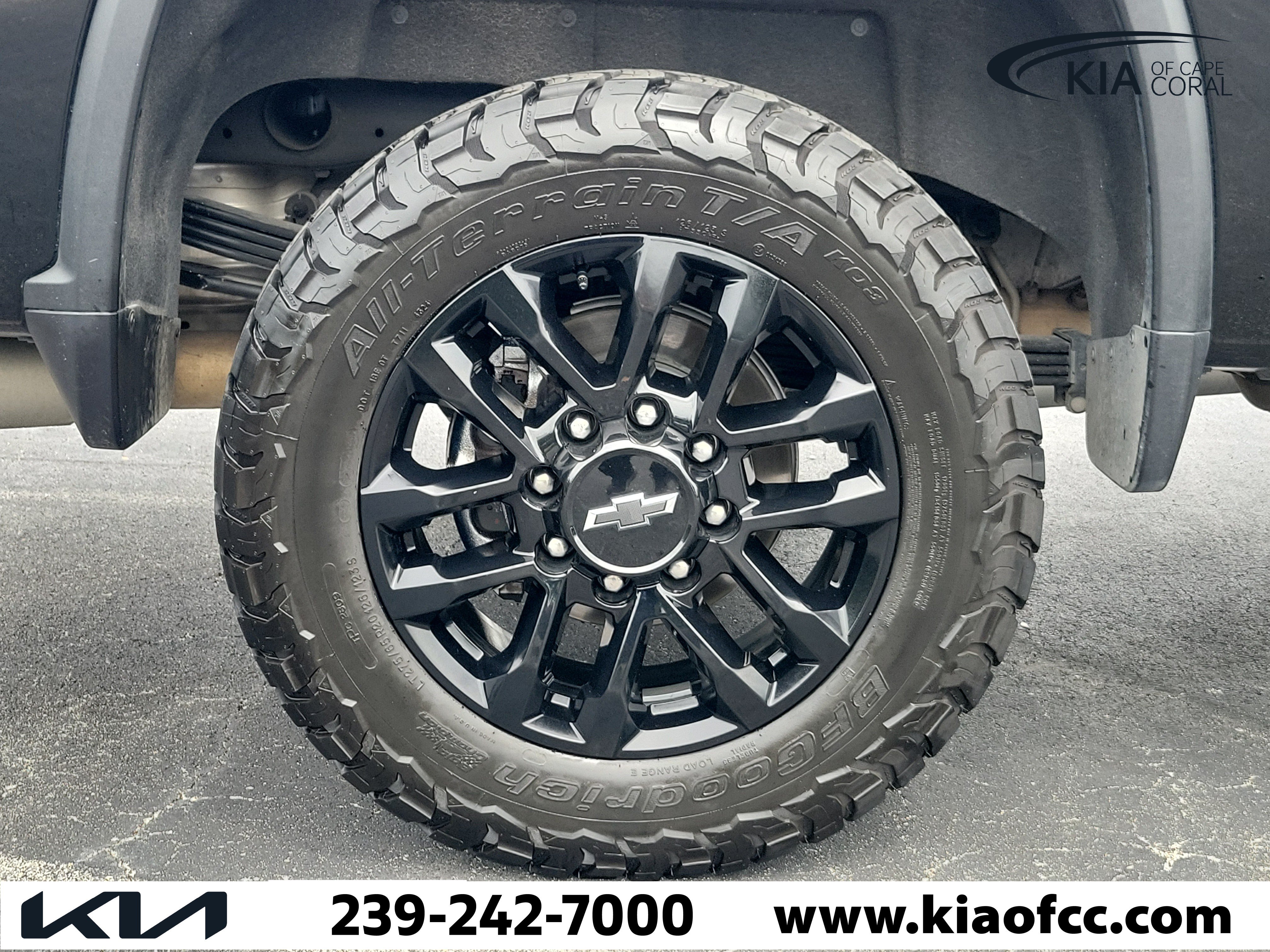 Used 2025 Chevrolet Silverado 2500 High Country w/ Midnight Edition AWD/4WD image 9