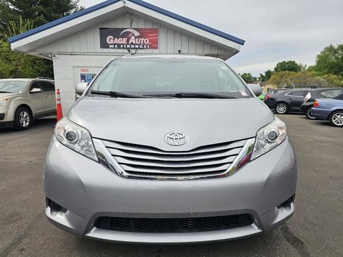 Used 2016 Toyota Sienna LE FWD image 3