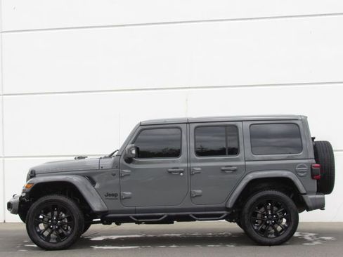 Used 2022 Jeep Wrangler Unlimited Sahara AWD/4WD image 5