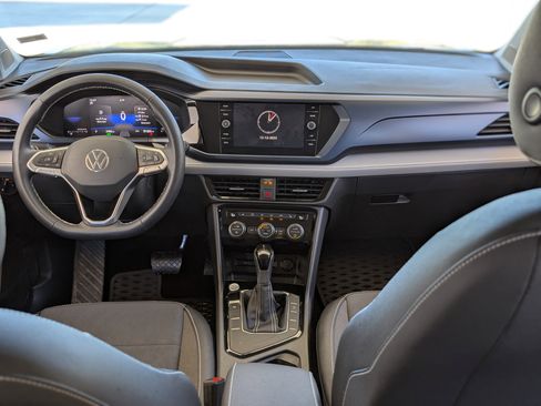 Used 2024 Volkswagen Taos SE image 22
