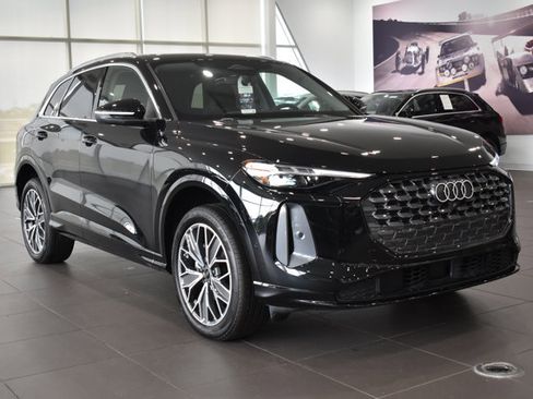 Certified 2025 Audi Q5 Premium Plus w/ Premium Plus AWD/4WD image 5