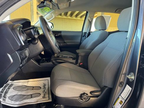 Used 2020 Toyota Tacoma SR image 11