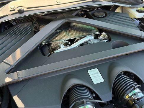 Used 2025 Aston Martin V8 Vantage Coupe image 43