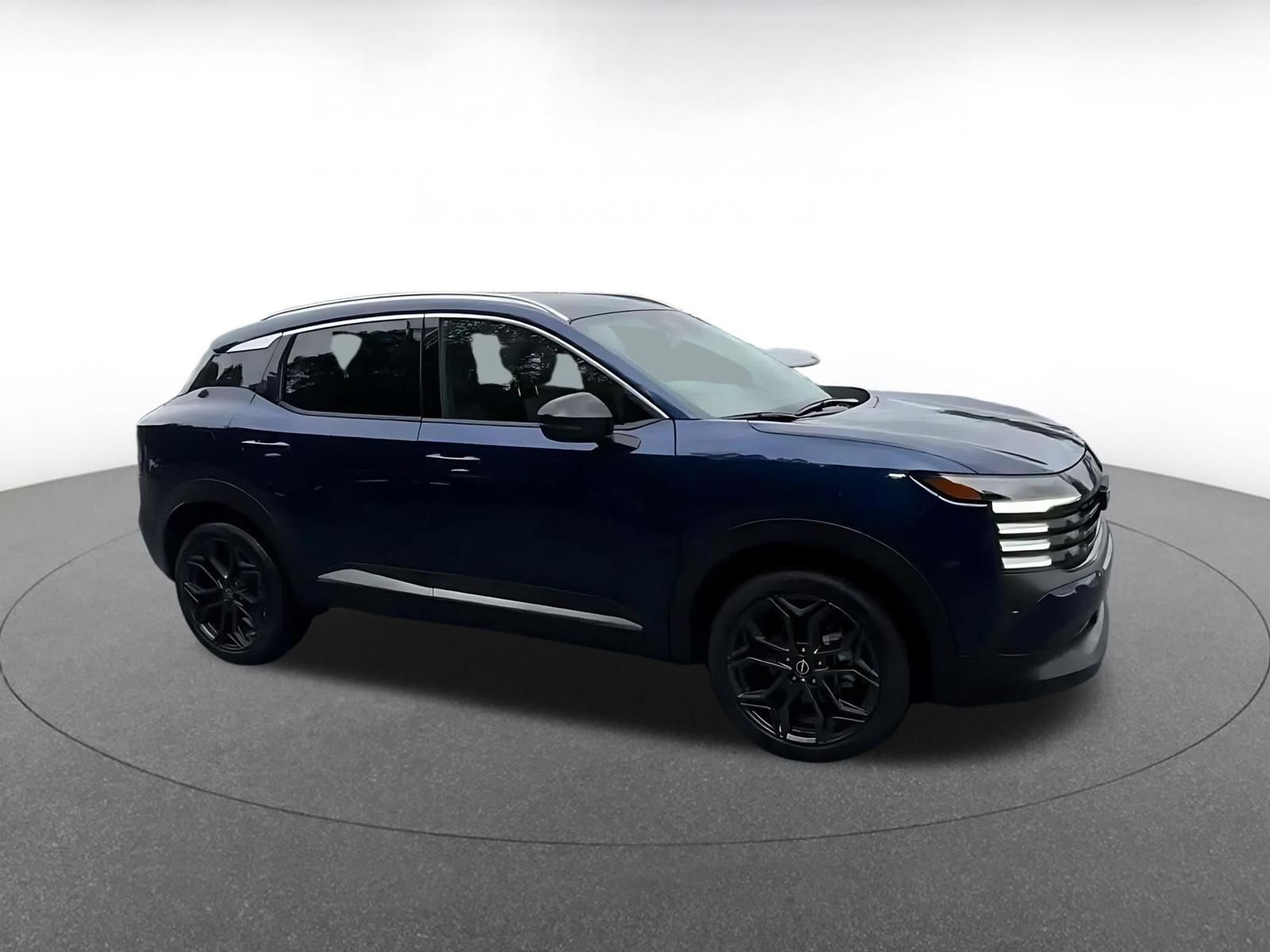 Used 2026 Nissan Kicks SR AWD/4WD image 2