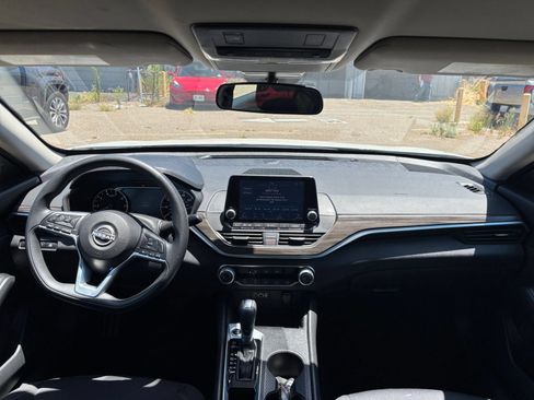 Used 2025 Nissan Altima 2.5 SV FWD image 33