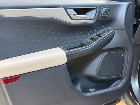Used 2020 Ford Escape SEL FWD image 13