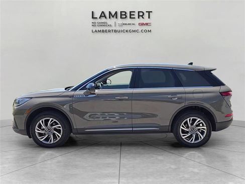 Used 2025 Lincoln Corsair AWD image 2
