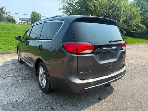 Used 2018 Chrysler Pacifica Limited FWD image 4