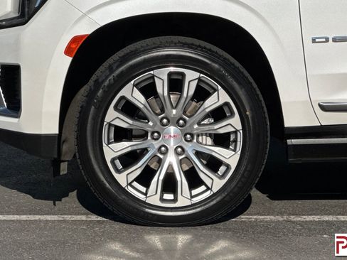 Certified 2022 GMC Yukon Denali w/ Denali Premium Package AWD/4WD image 36