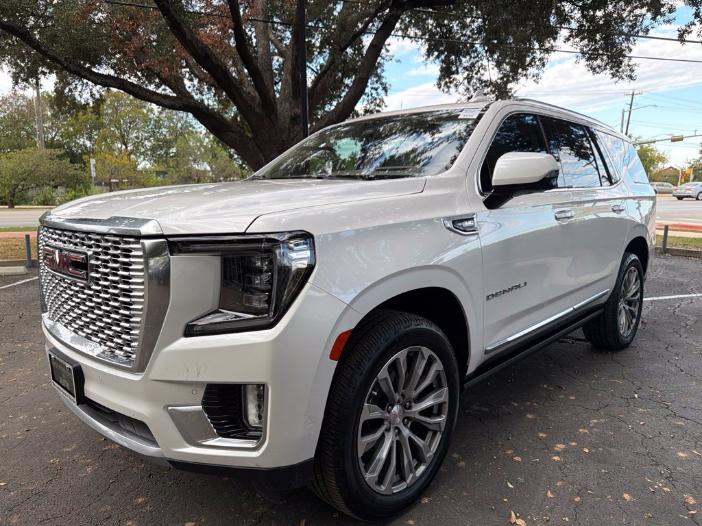 Used 2021 GMC Yukon Denali w/ Denali Premium Package AWD/4WD image 3