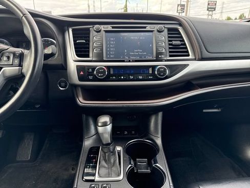 Used 2014 Toyota Highlander XLE AWD/4WD image 23
