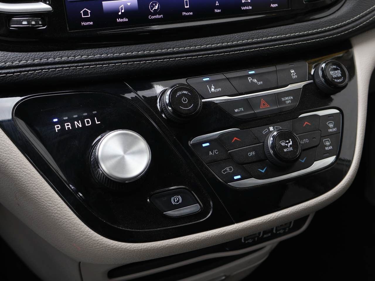 Used 2024 Chrysler Pacifica Limited FWD image 17
