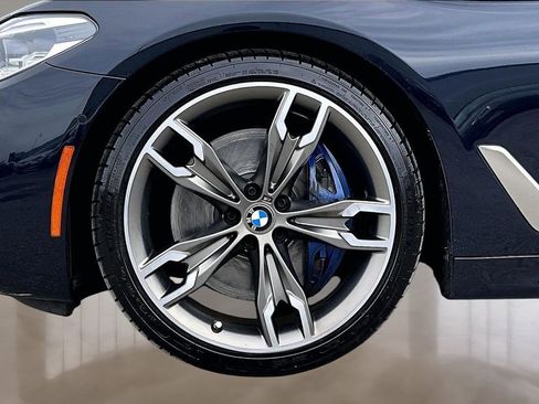Used 2018 BMW M550i xDrive image 9