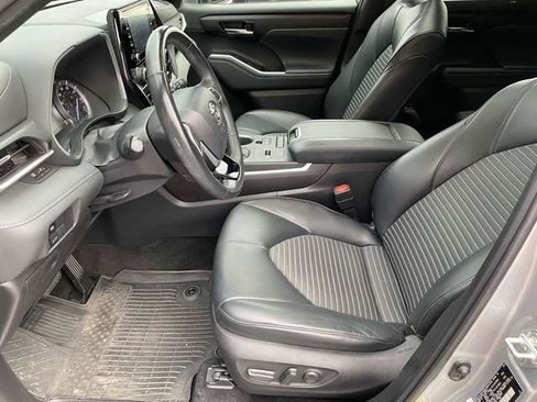 Used 2022 Toyota Highlander XSE image 18
