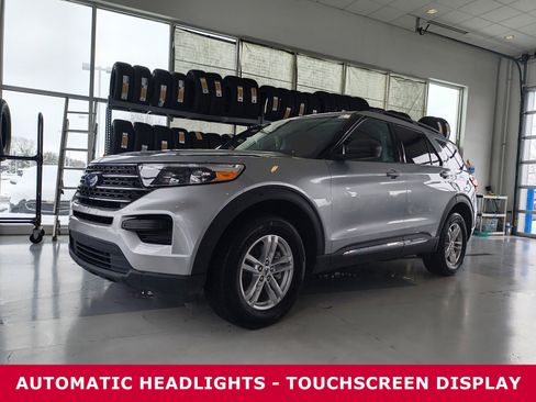 Used 2023 Ford Explorer XLT image 2