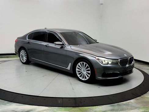 Used 2016 BMW 740i RWD image 3