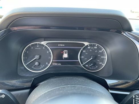 Used 2024 Nissan Pathfinder SV FWD image 2
