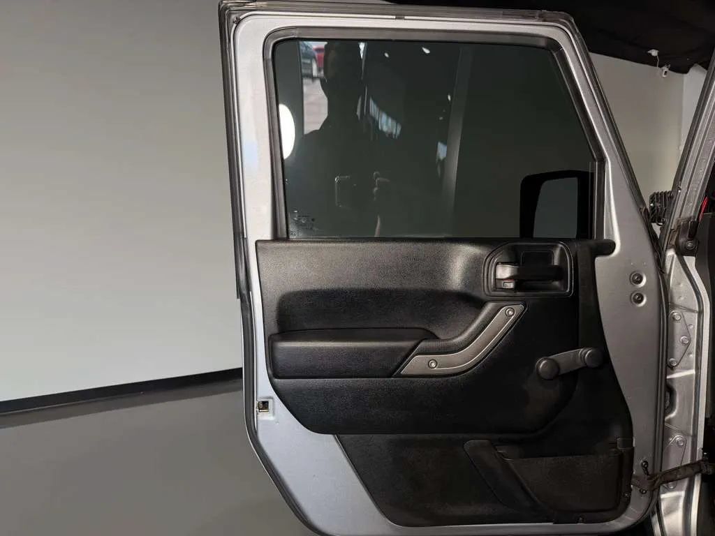 Used 2018 Jeep Wrangler Sport AWD/4WD image 16