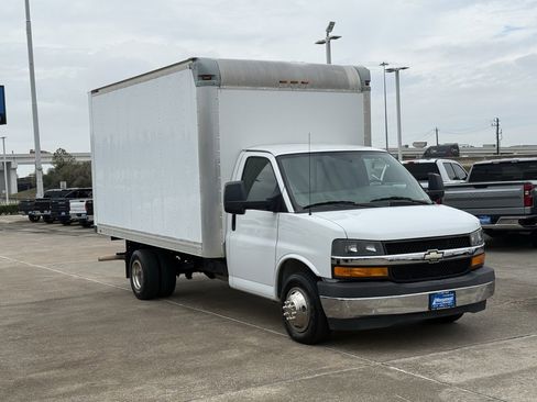 Used 2017 Chevrolet Express 3500 Work Van image 5