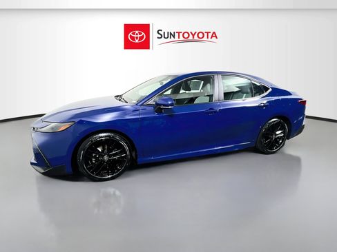 Used 2026 Toyota Camry SE FWD image 9