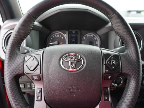 Used 2022 Toyota Tacoma TRD Off-Road w/ Technology Package image 25