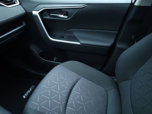 Used 2025 Toyota RAV4 XLE image 37