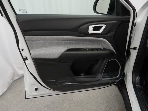 New 2026 Jeep Compass Latitude image 27