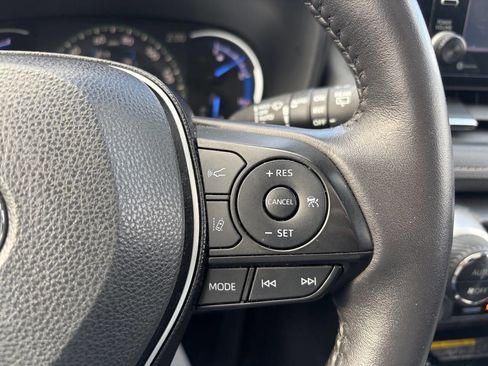 Used 2020 Toyota RAV4 Limited image 17
