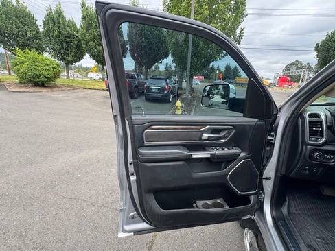Used 2019 RAM 1500 Laramie AWD/4WD image 14