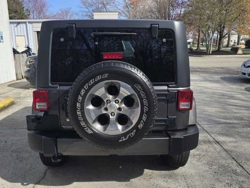 Used 2017 Jeep Wrangler Unlimited Sahara w/ Connectivity Group image 4